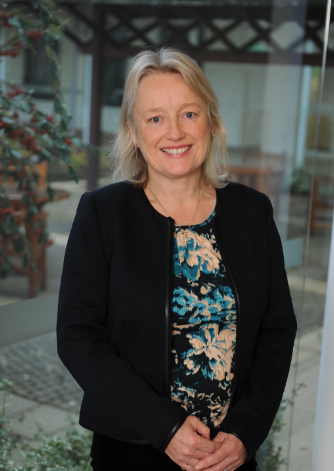 Dr Elizabeth Houldsworth