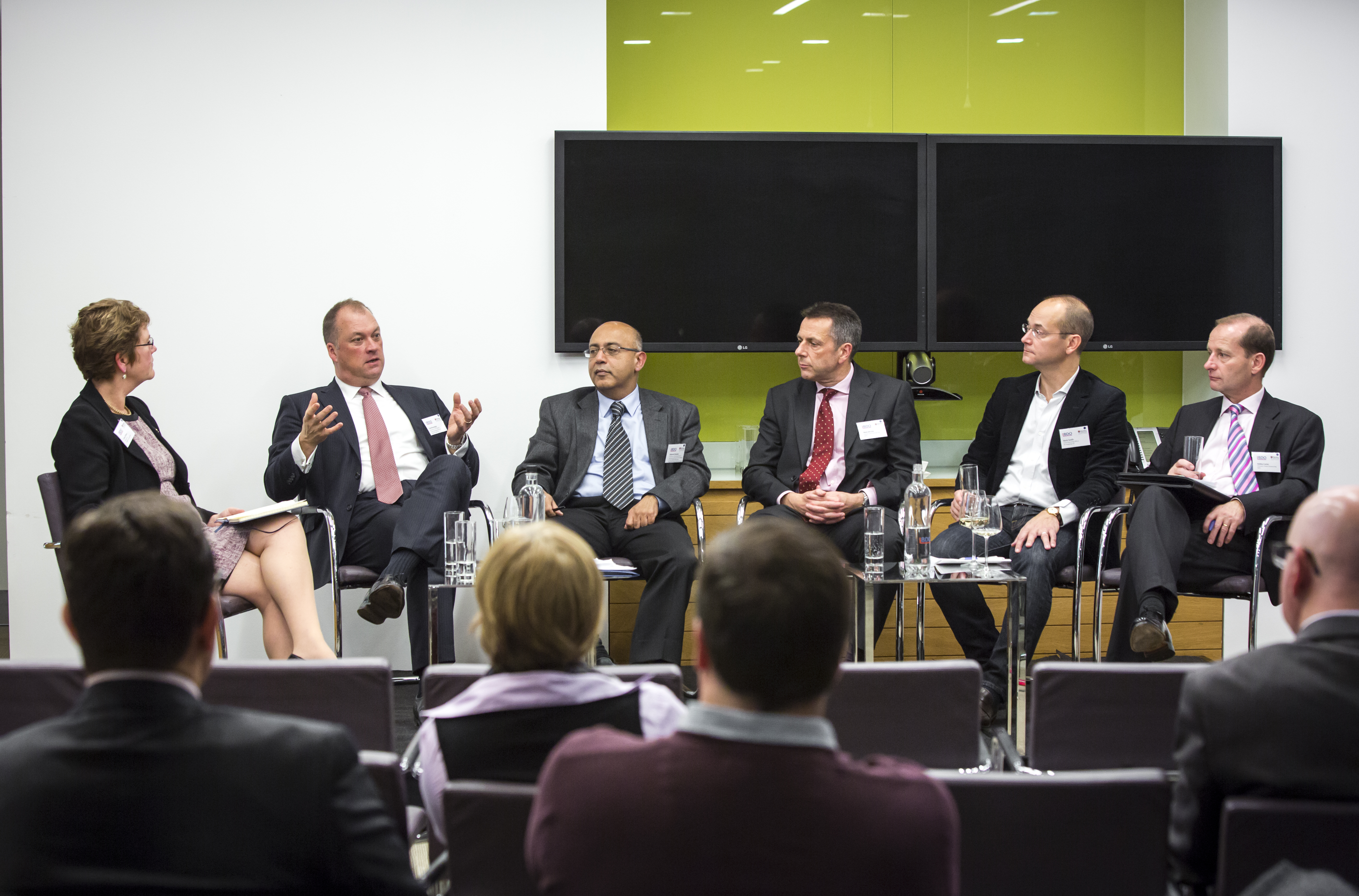 Business Forum: Footloose firms versus countries - fancy-free or free riding?