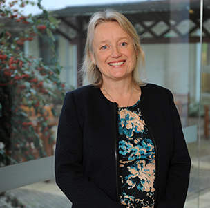 Dr Elizabeth Houldsworth